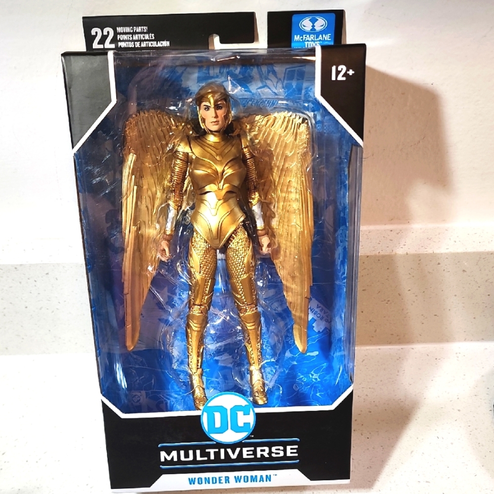 DC Multiverse Wonder Woman in Shimmering Gold Armor 22 Moving Parts NEW.